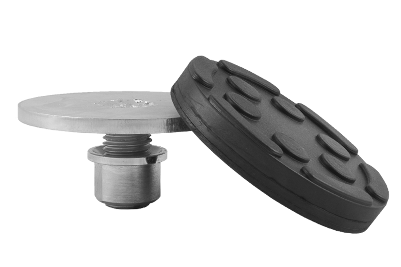 Vorderansicht eines runden Tragteller (Artikelnummer 02-CONSUL-01-CA) für KFZ-Hebebühnen aus Stahl mit übergestülpten wechselbarem Gummiteller
