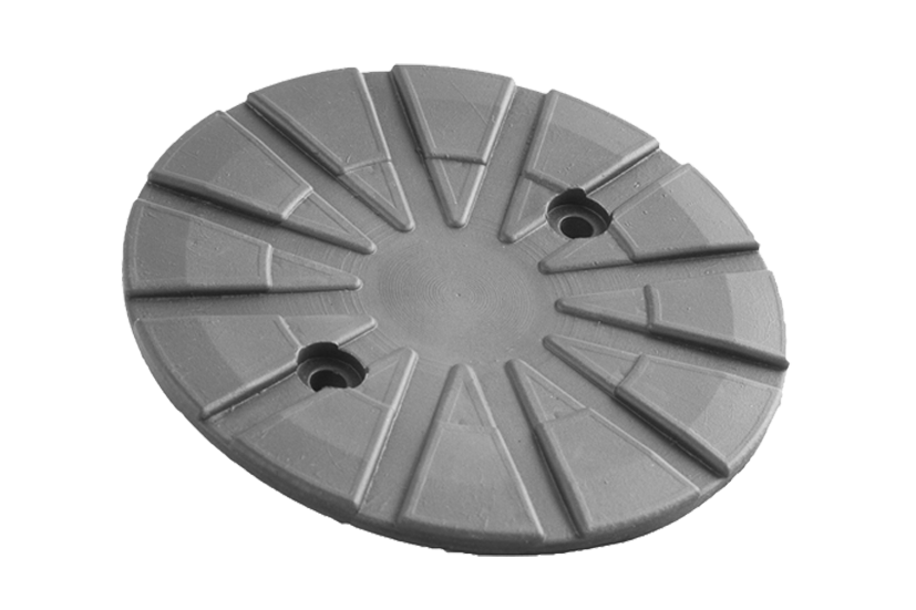 Vorderansicht eines schwarzen, runden Gummitellers (Artikelnummer 664202) für KFZ-Hebebühnen, mit Stahlplatte und zwei Löchern zum Verschrauben am Tragteller.