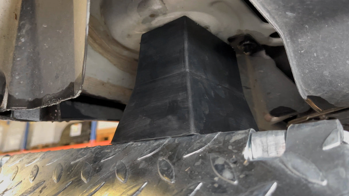 Gummiklotz für Elektro- und Hybridfahrzeuge für Scherenhebebühnen Abmessungen 140 x 100 x 120 mm