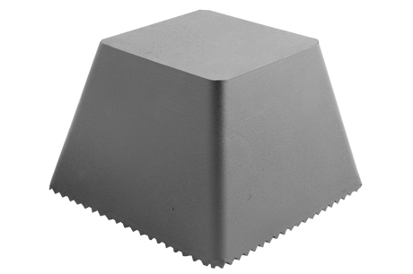 Vorderansicht eines schwarzen, quadratischen Gummi-Pyramidenklotzes (Artikelnummer 165042) für Scherenhebebühnen.