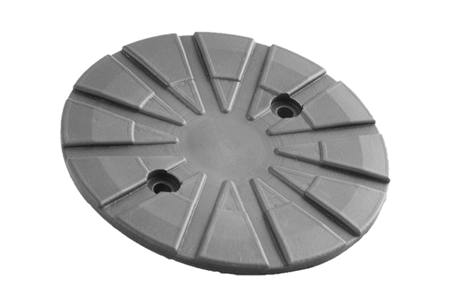 Vorderansicht eines schwarzen, runden Gummitellers (Artikelnummer 664202) für KFZ-Hebebühnen, mit Stahlplatte und zwei Löchern zum Verschrauben am Tragteller.