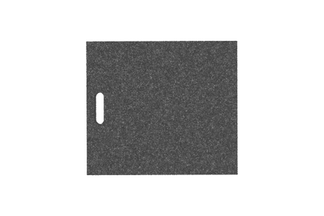 Draufsicht der schwarzen, rechteckigen Ausgleichsplatte AP-CIR.530.470.H50 für Achsvermessungshebebühnen, hergestellt aus verpresstem Gummimaterial mit poröser Oberfläche und Griffloch.