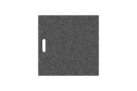 Draufsicht einer schwarzen, quadratischen Ausgleichsplatte (Artikelnummer AP-HIA.500.500.H50) für Achsvermesshebebühnen, hergestellt aus verpresstem Gummimaterial mit poröser Oberfläche und Griffloch.