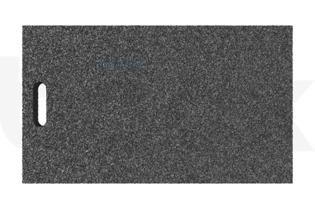 Draufsicht der schwarzen, rechteckigen Ausgleichsplatte AP-TVS.680.400.H50 für Achsvermessungshebebühnen, aus verpresstem Gummimaterial mit poröser Oberfläche und Griffloch.