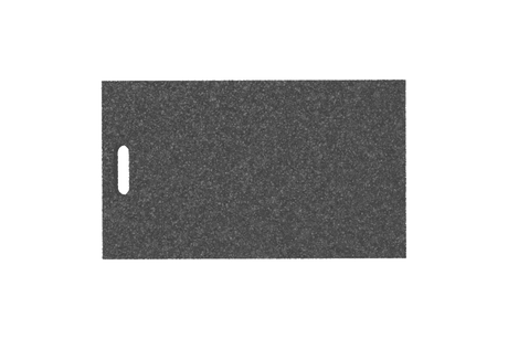 Draufsicht der schwarzen, rechteckigen Ausgleichsplatte AP-TVS.680.400.H50 für Achsvermessungshebebühnen, aus verpresstem Gummimaterial mit poröser Oberfläche und Griffloch.