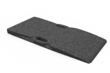 Schwarze, rechteckige Auffahrrampe (Artikelnummer GG-D1000.H50) für KFZ-Scherenhebebühnen.