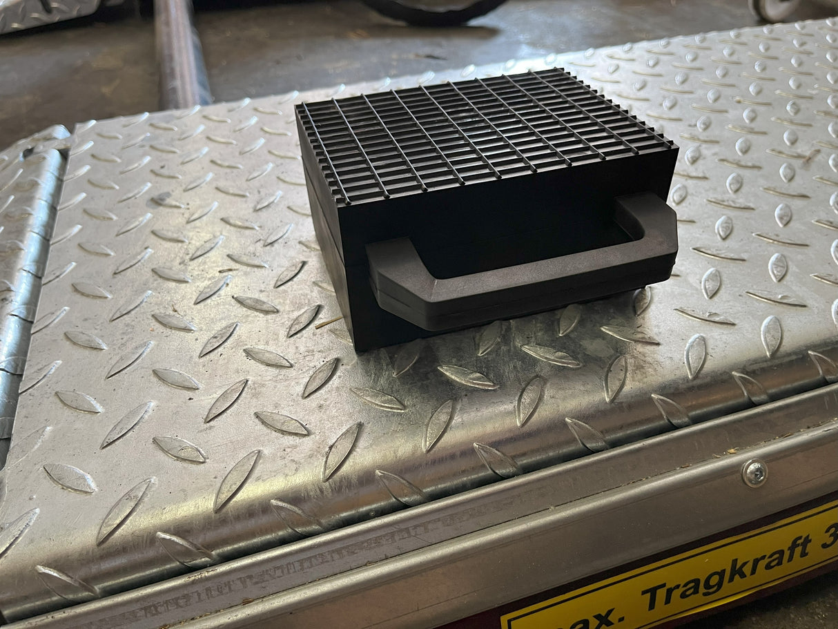 Rubber block "with safety handle" for universal use on scissor lifts 160 x 120 x 80 mm